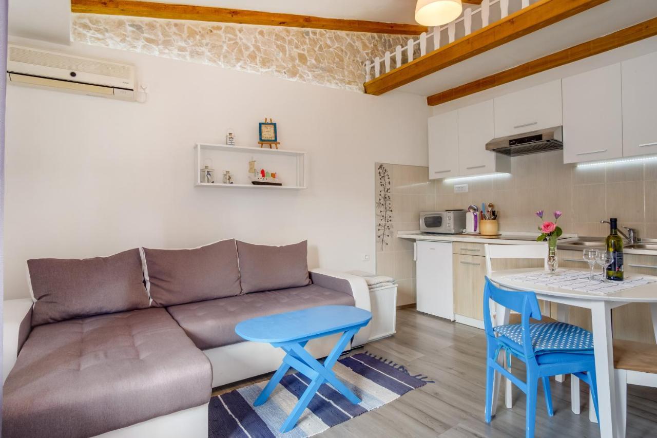 Apartments Kastel ヴェリ・ロシニュ エクステリア 写真