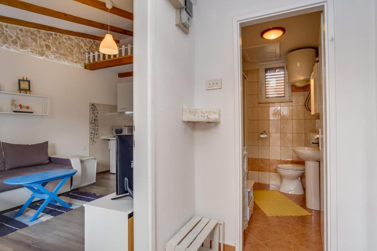 Apartments Kastel ヴェリ・ロシニュ エクステリア 写真